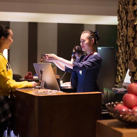 M Hotel Zhengzhou Exteriör bild